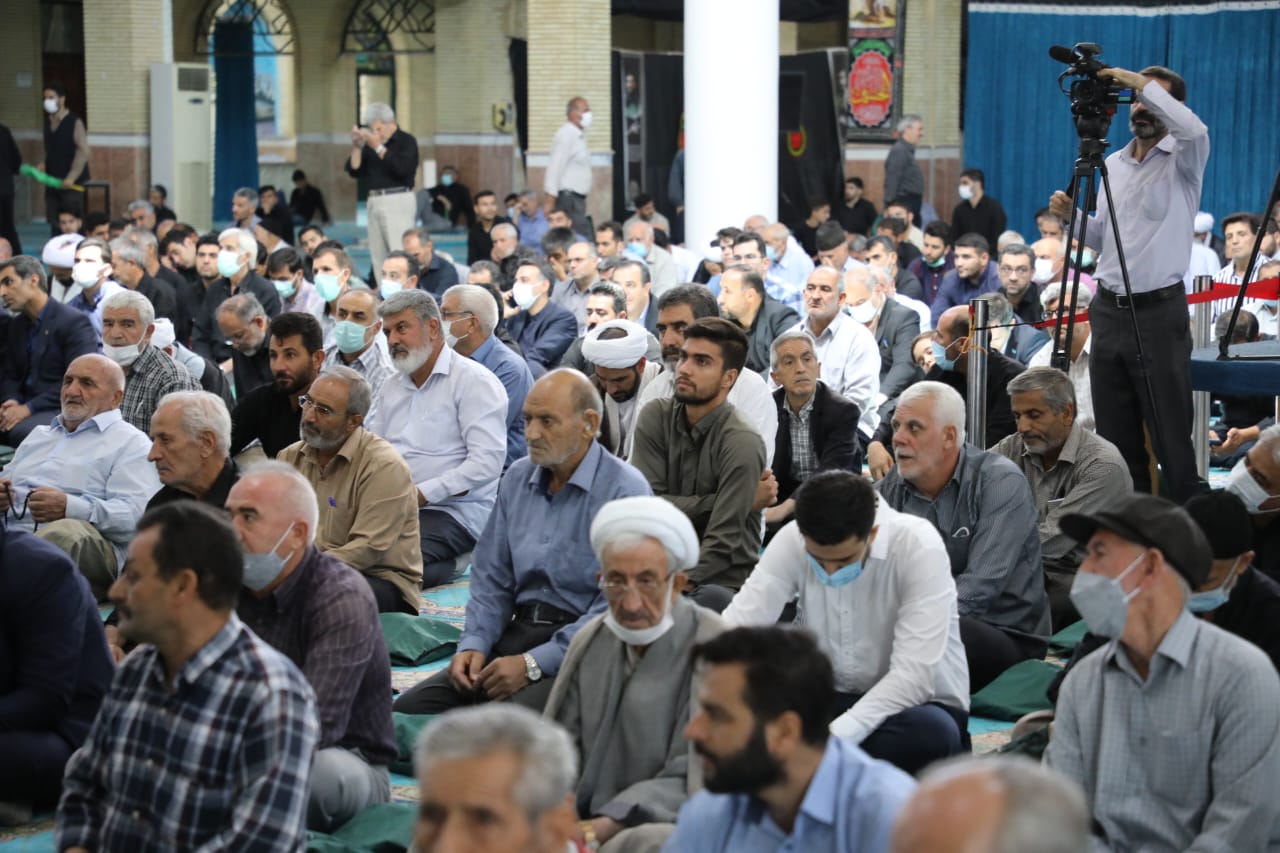 آلبوم تصویری / حضور وزیر اقتصاد و دارایی و استاندار آذربایجان غربی در نماز جمعه ارومیه