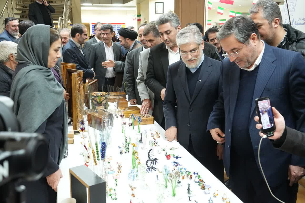 بازدید وزیر علوم و استاندار آذربایجان‌غربی از نمایشگاه صنایع‌دستی استان + تصاویر