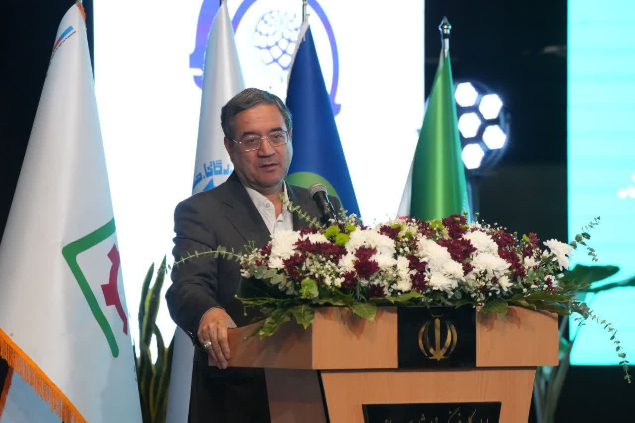 برگزاری آیین تجلیل از صنعتگران، معدنکاران و پیشکسوتان عرصه تولید در آذربایجانغربی + تصاویر