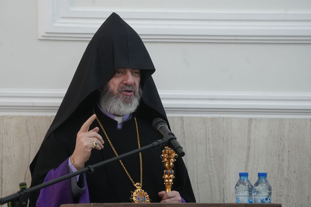 دیدار استاندار آذربایجان‌غربی با ارامنه شهرستان ارومیه + تصاویر