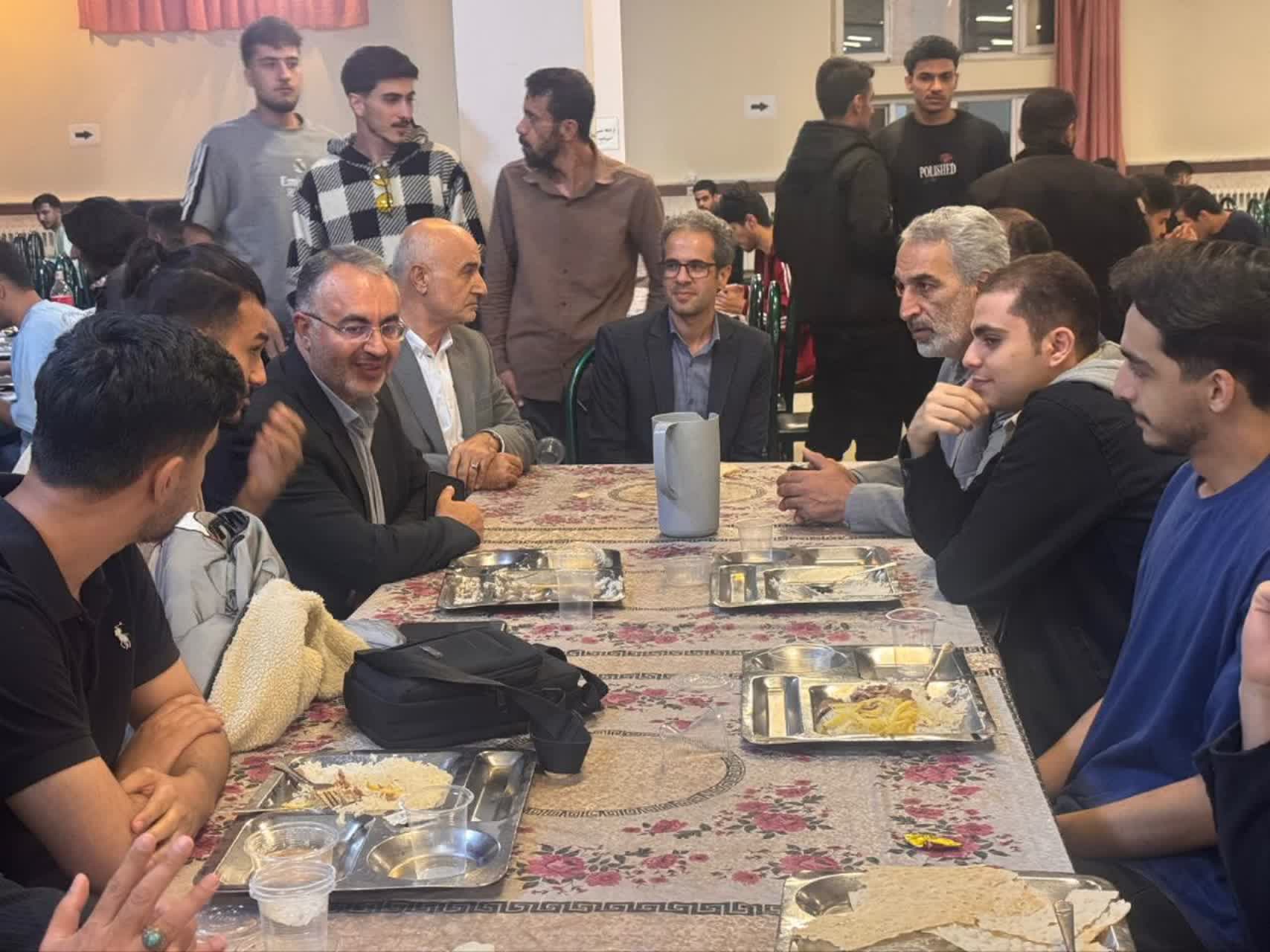 بازدید شبانه معاون سیاسی استاندار آذربایجانغربی از سلفسرویس و خوابگاههای دانشگاه ارومیه + تصاویر