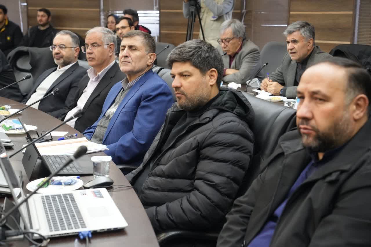 برگزاری نشست فعالان اقتصادی، کارآفرینان و تولیدکنندگان آذربایجانغربی با رئیس مجلس شورای اسلام + تصاویر