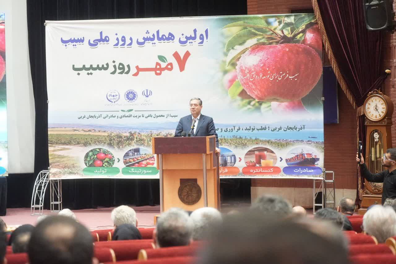آلبوم تصویری / برگزاری نخستین همایش ملی روز سیب در ارومیه