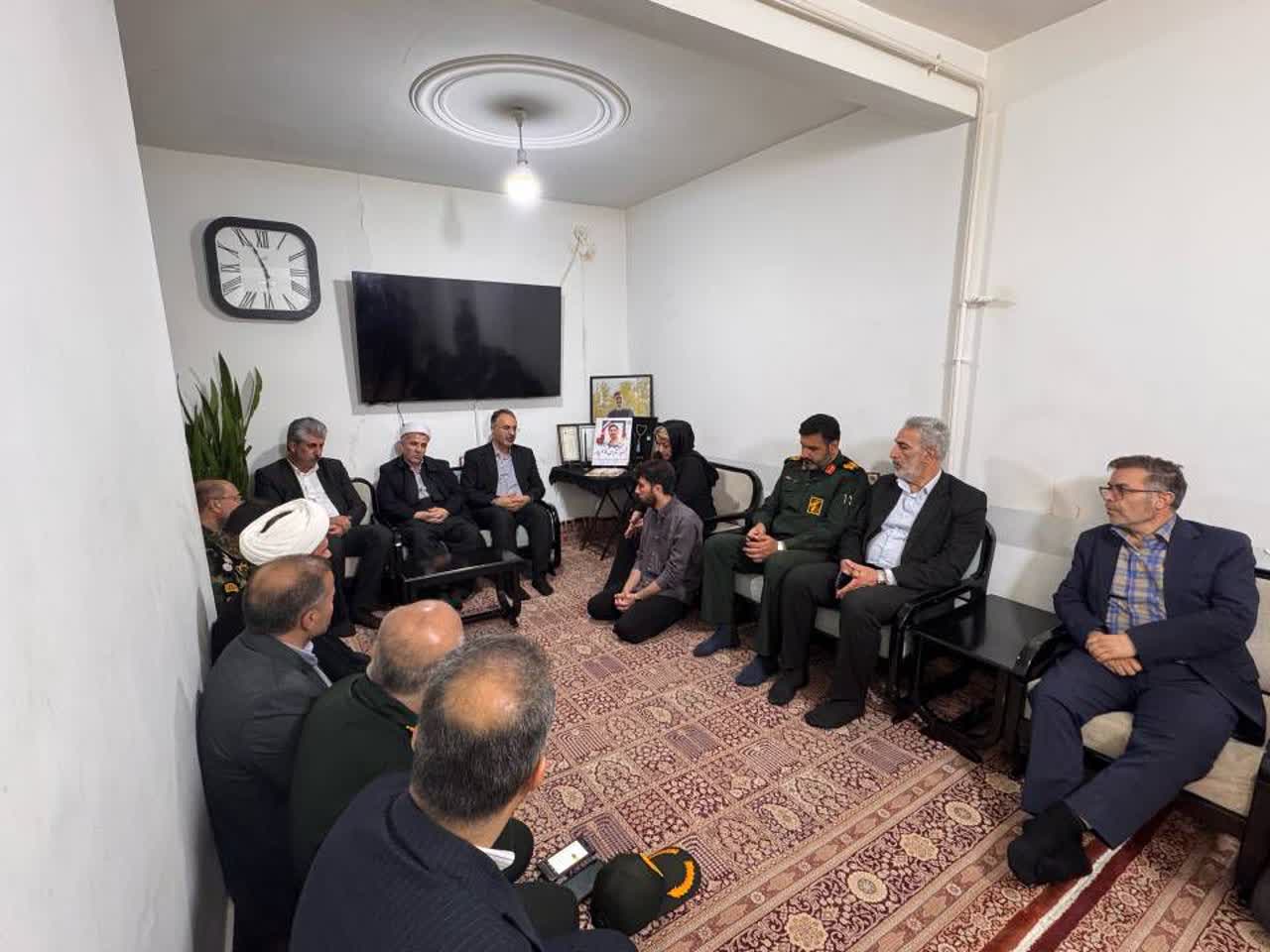 سفر معاون استاندار آذربایجان غربی به شهرستان مهاباد و دیدار با خانواده شهید قاسم پور