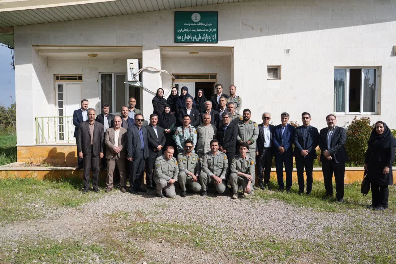 بازدید معاون رئیس‌جمهور و استاندار آذربایجان‌غربی از مجتمع تحقیقاتی رشکان + تصاویر