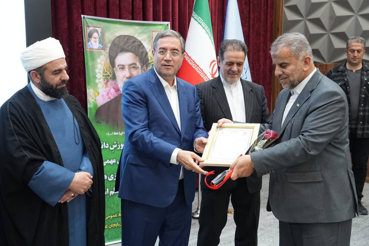 آلبوم تصویری / برگزاری آیین تجلیل از معلمان نمونه آذربایجانغربی