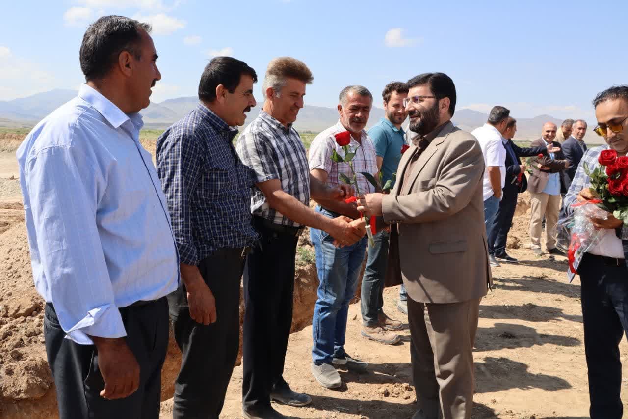 بازدید معاون هماهنگی امور اقتصادی استاندار آذربایجانغربی از چند طرح اقتصادی در حال احداث
