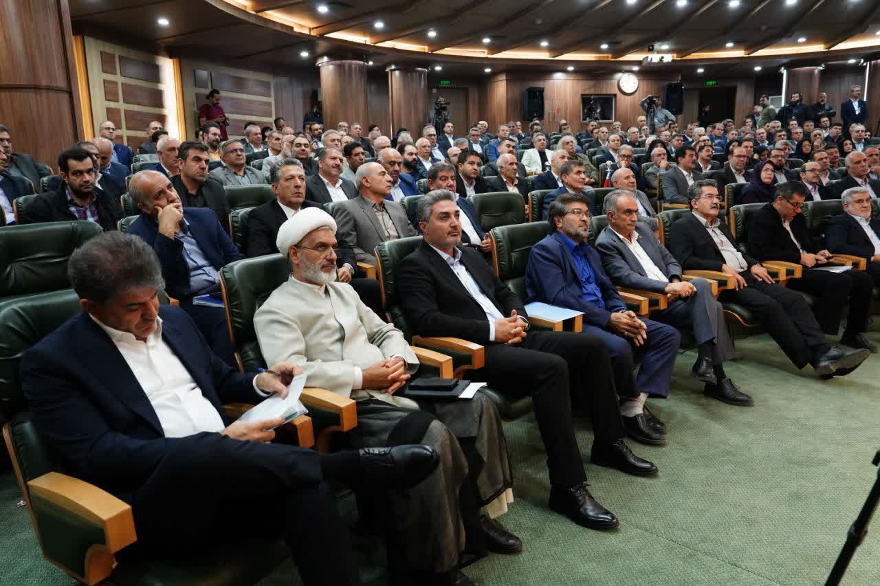 آلبوم تصویری / نشست رئیسجمهور پزشکیان با سرمایهگذاران و فعالان اقتصادی آذربایجانغربی