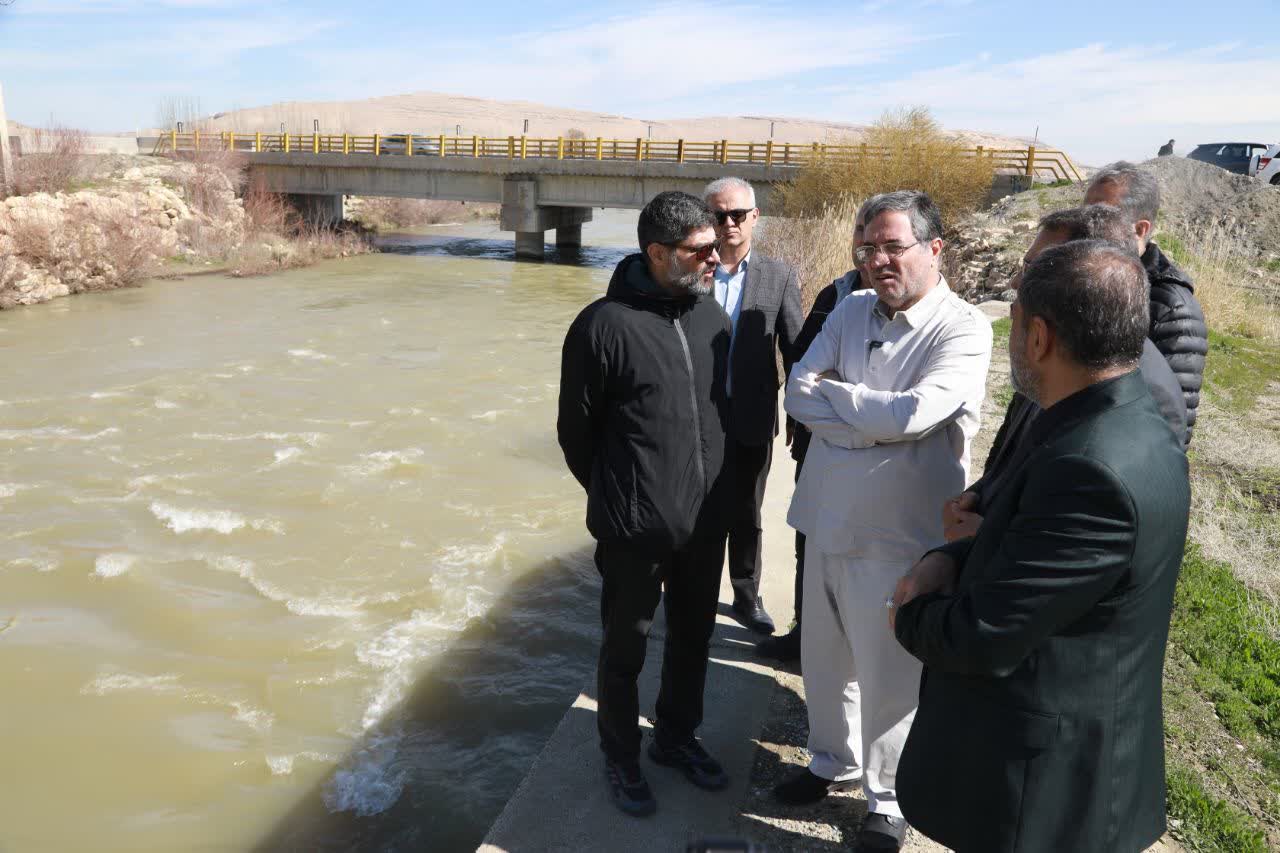 حضور میدانی و بازدید استاندار آذربایجان‌غربی از جریان انتقال آب از رودخانه‌های حوضه آبریز به دریاچه ارومیه + تصاویر