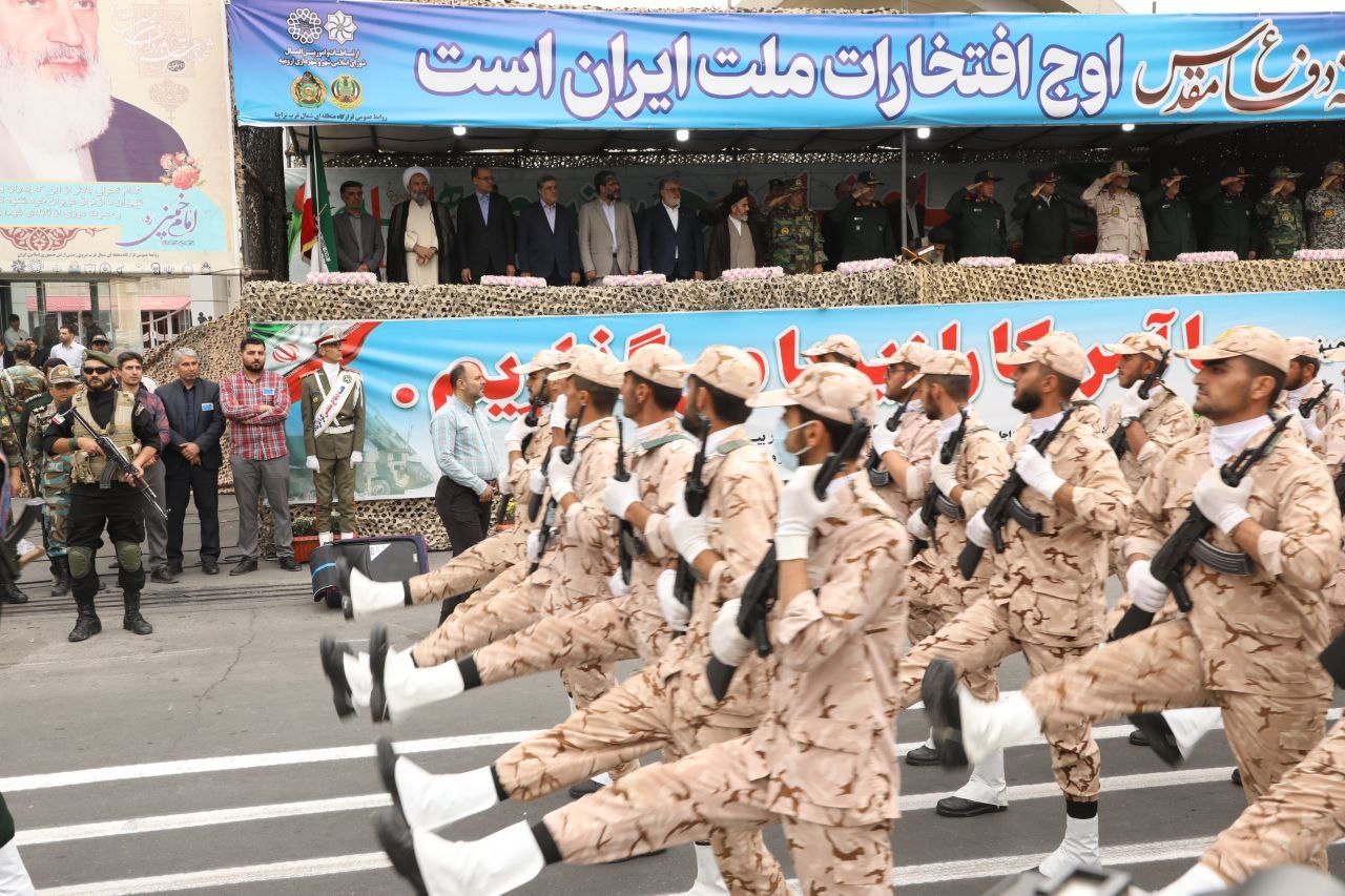 آلبوم تصویری / حضور استاندار آذربایجانغربی در مراسم رژه نیروهای مسلح استان در آغازین روز هفته دفاع مقدس