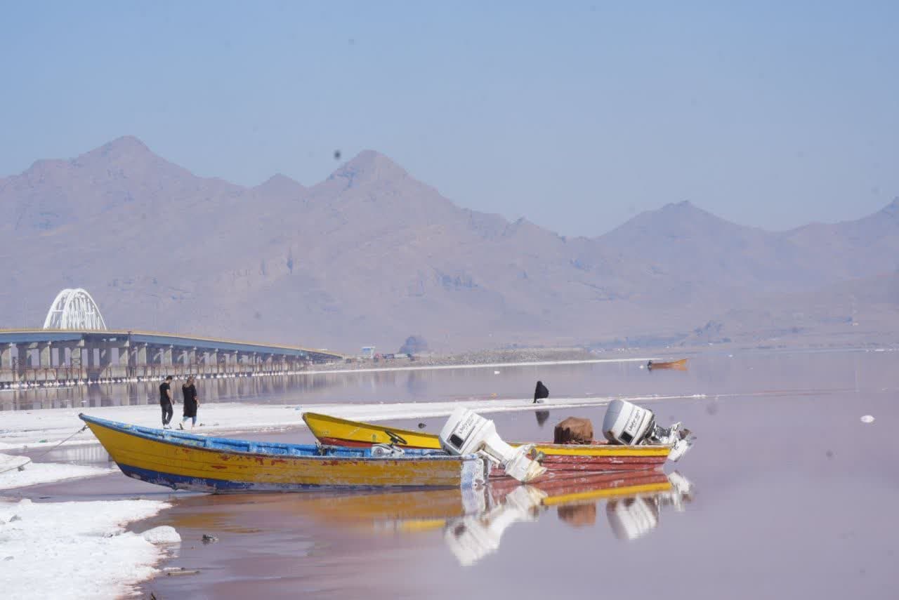آلبوم تصویری / بازدید استاندار آذربایجانغربی و دبیر کارگروه ملی نجات دریاچه ارومیه از این دریاچه