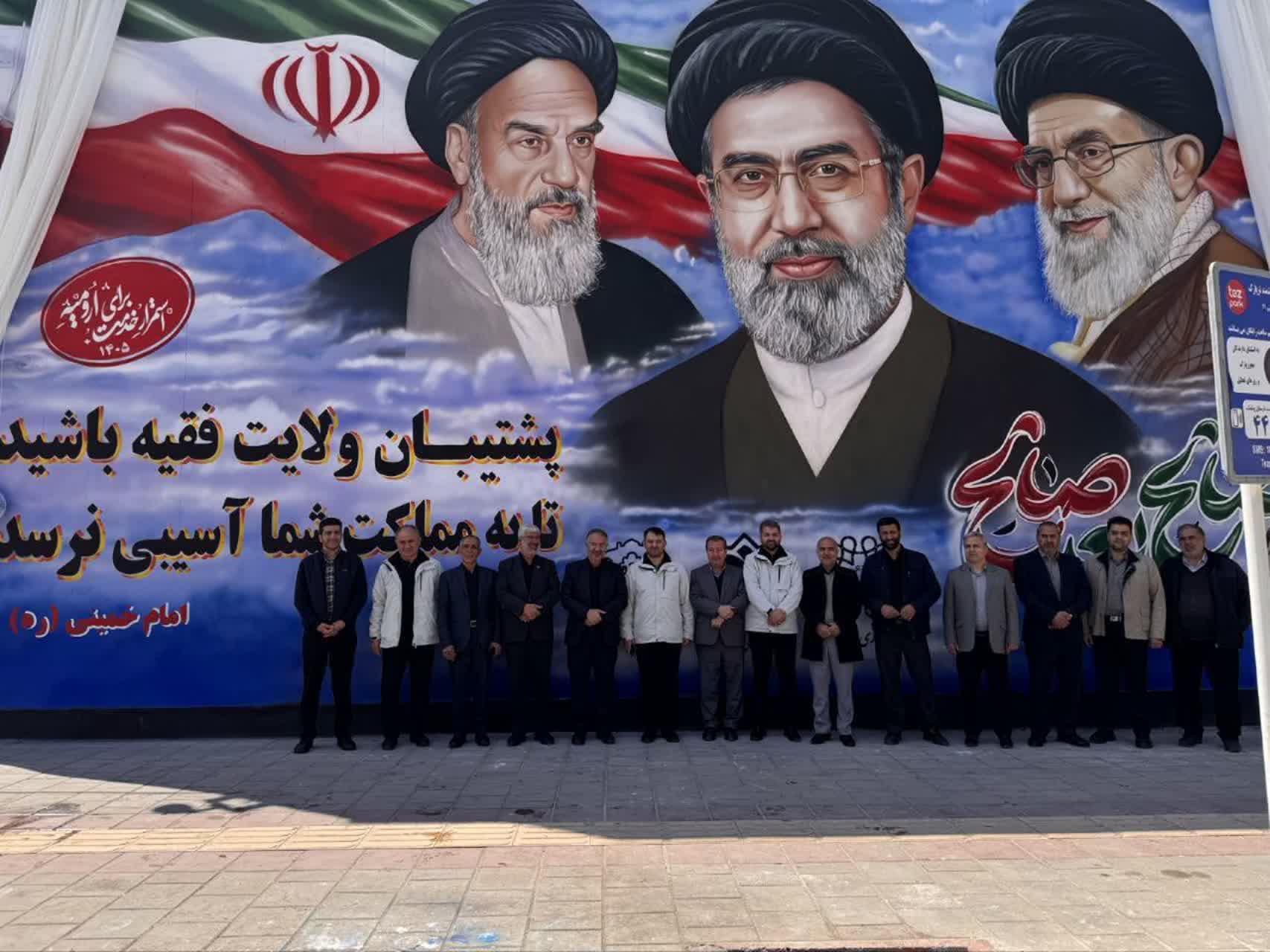 اهتزاز پرچم کشورمان و رونمایی از دیوار نگاره جدید در ارومیه