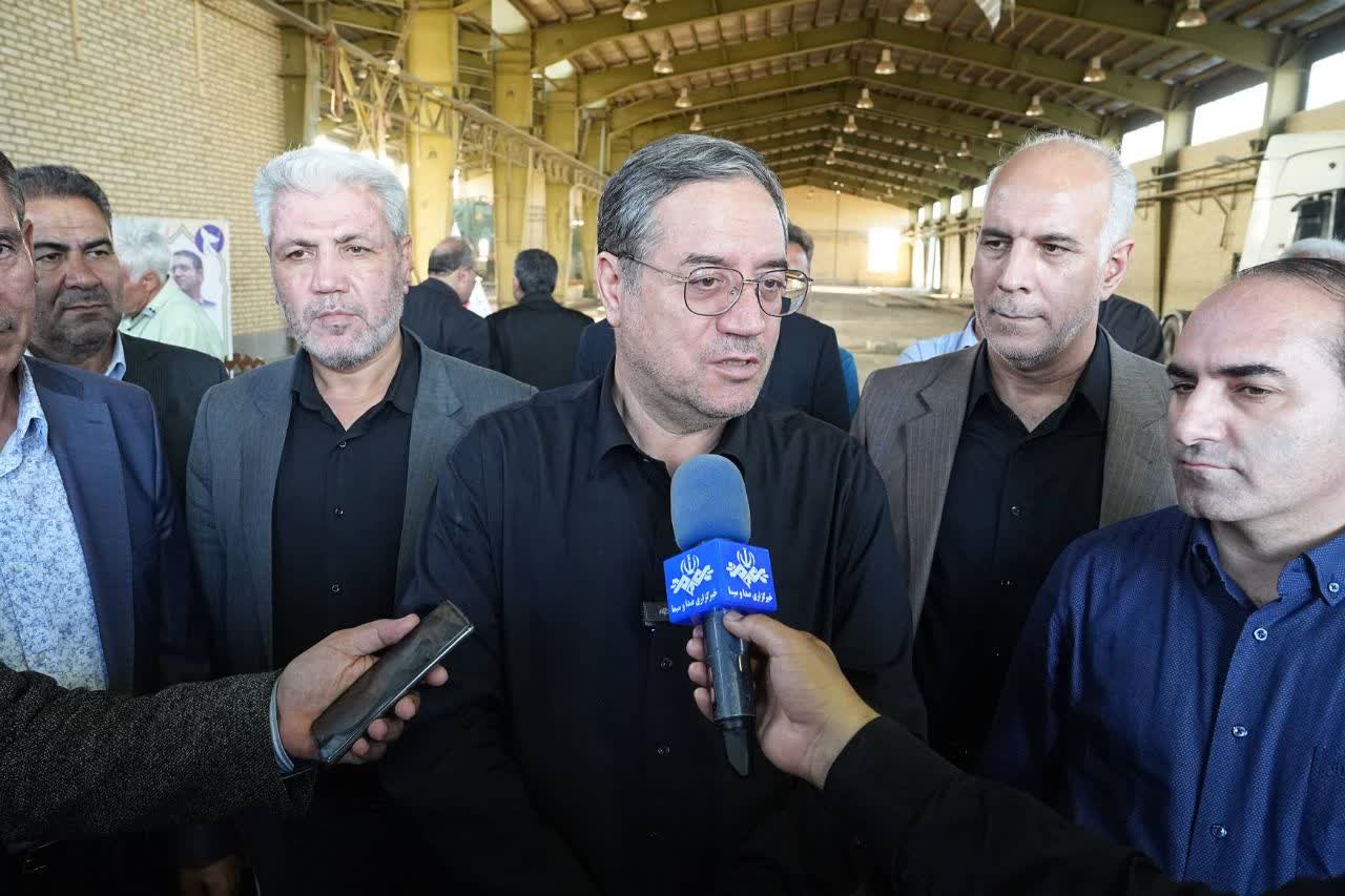 بازدید استاندار آذربایجانغربی از کارخانه تولید کامیونهای کشنده گازی نهنگ دیزل در ارومیه + تصاویر