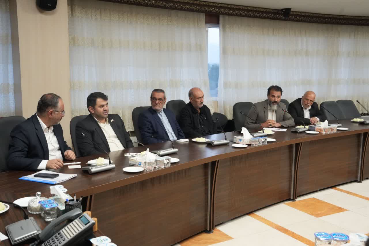 برگزاری نشست اعضای هیئت فوتبال و تیم نود ارومیه با استاندار آذربایجانغربی + تصاویر