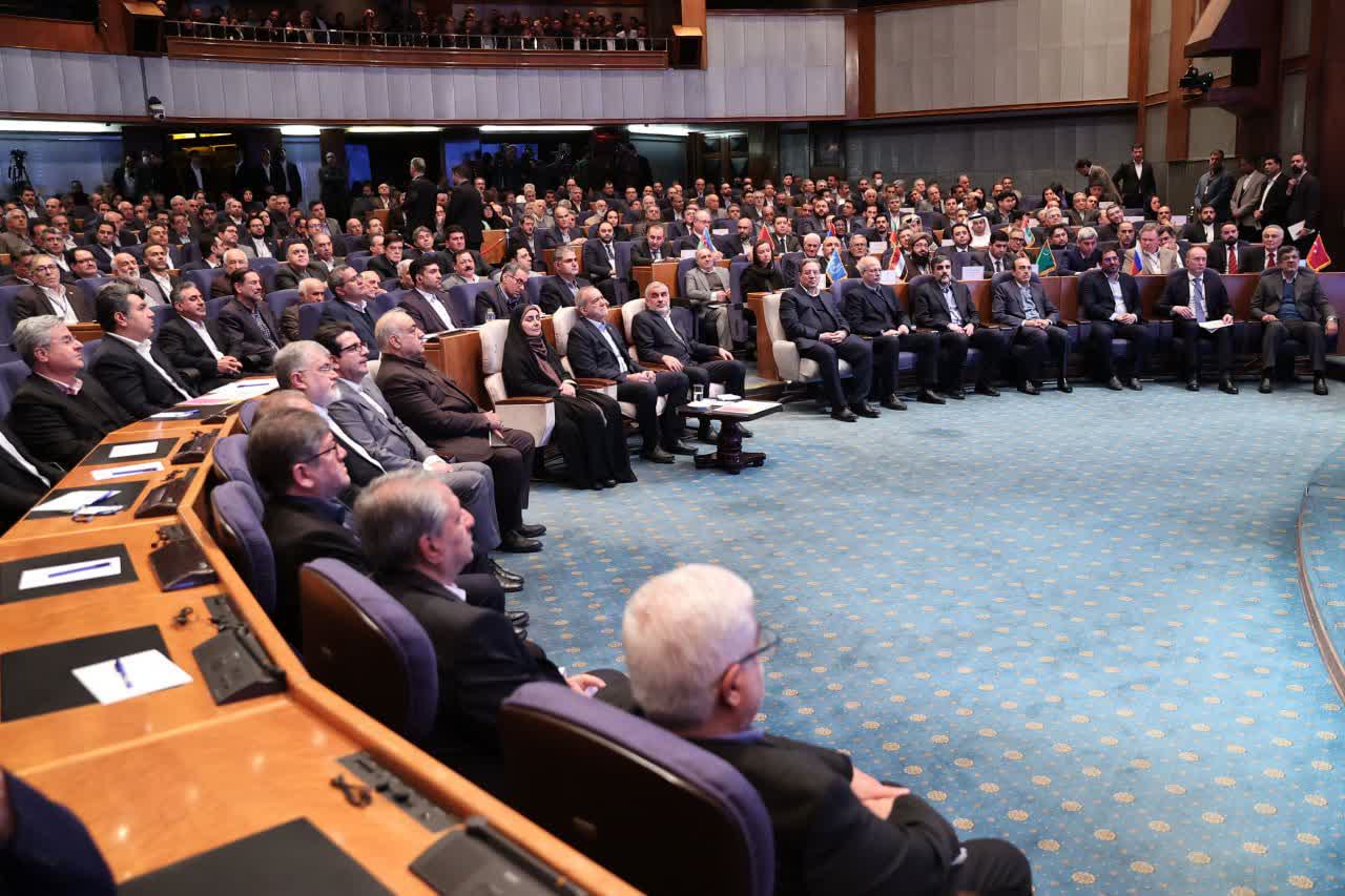 برگزاری همایش فرصت‌های سرمایه‌گذاری راه‌گذرهای ریلی و جاده‌ای + تصاویر