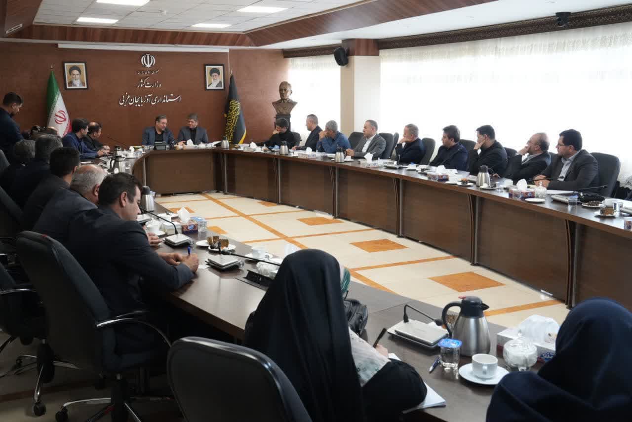 برگزاری نشست مشترک معاون وزیر راه و شهرسازی و مدیرعامل راهآهن جمهوری اسلامی ایران با استاندار آذربایجانغربی