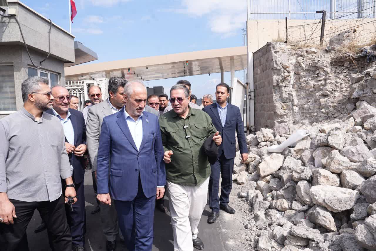 تأکید معاون رئیسجمهور و استاندار آذربایجانغربی بر تأمین اعتبارات توسعه گمرک و پایانه مرزی بازرگان + تصاویر