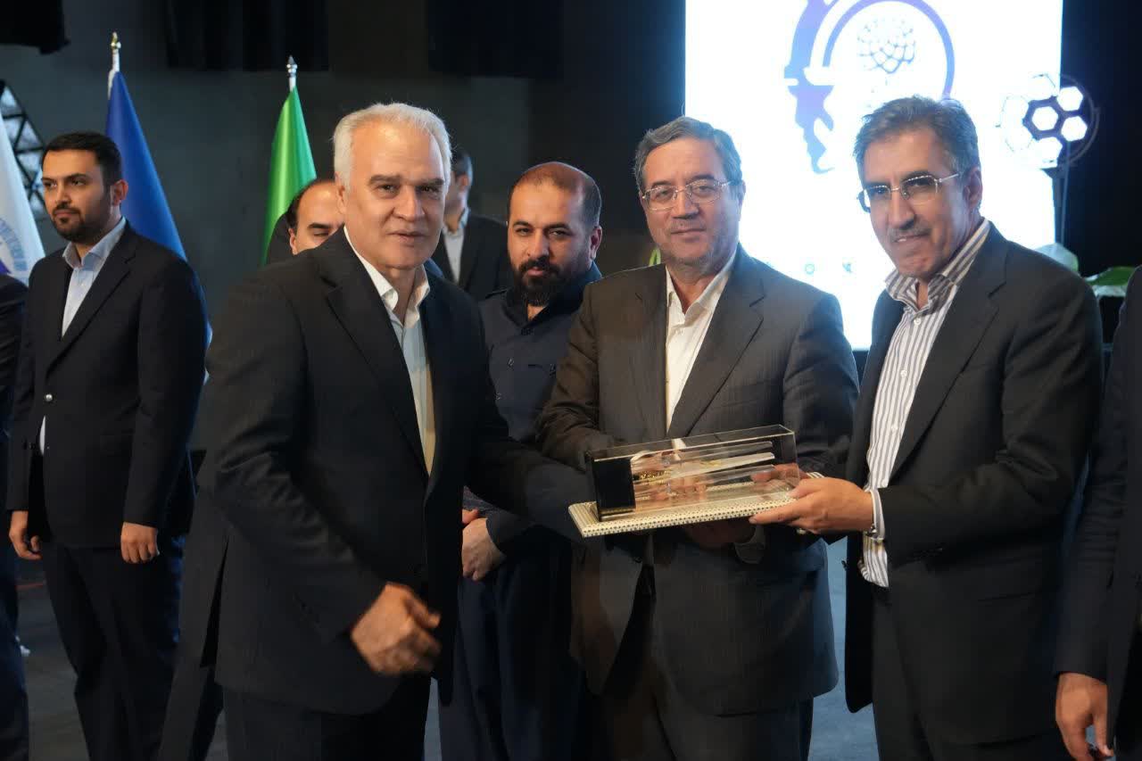 برگزاری آیین تجلیل از صنعتگران، معدنکاران و پیشکسوتان عرصه تولید در آذربایجانغربی + تصاویر