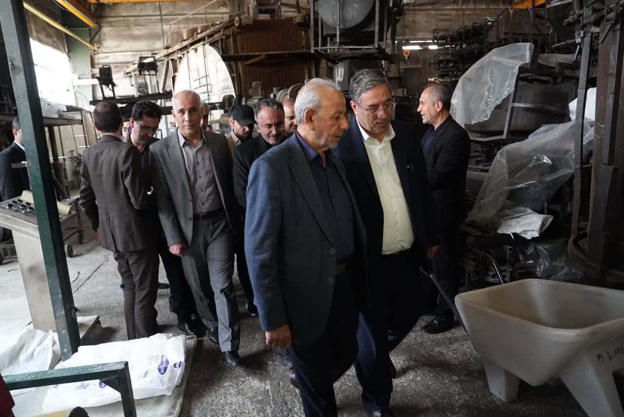 بازدید استاندار آذربایجانغربی از کارخانه ایرانپاش در ارومیه + تصاویر