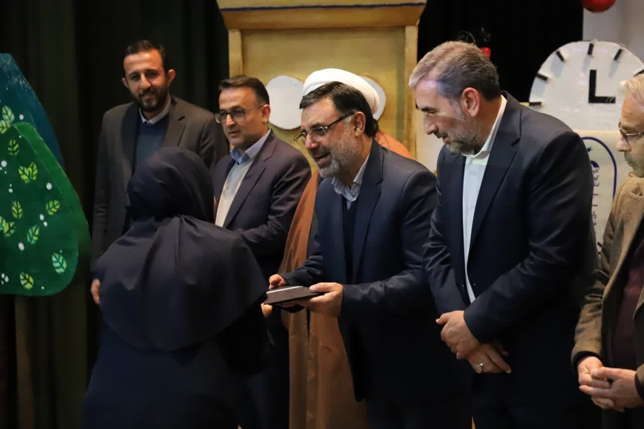 برگزاری آئین اختتامیه مرحله استانی بیست و ششمین جشنواره ی بین المللی قصه گویی + تصاویر