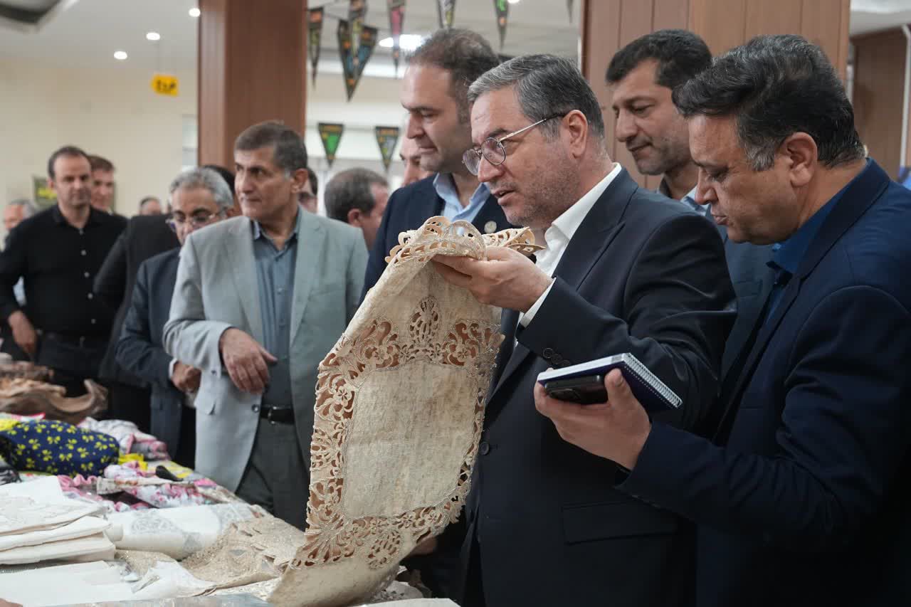 بازدید استاندار آذربایجانغربی از نمایشگاه صنایعدستی و مشاغل خانگی + تصاویر