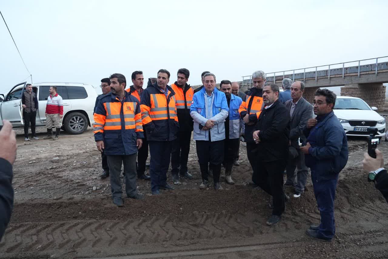 آلبوم تصویری / رحمانی از نزدیک پای درد دل روستاییان نشست