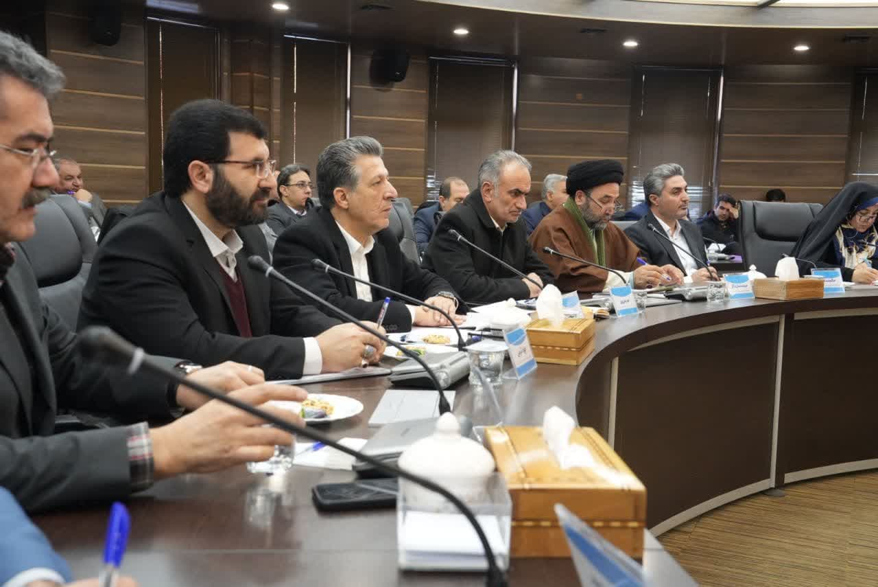 برگزاری نشست فعالان اقتصادی، کارآفرینان و تولیدکنندگان آذربایجانغربی با رئیس مجلس شورای اسلام + تصاویر