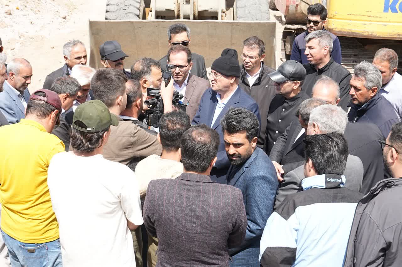 بازدید استاندار آذربایجانغربی از پل میانگذر شهید کلانتری و روند اجرای آزادراه ارومیه - تبریز + تصاویر