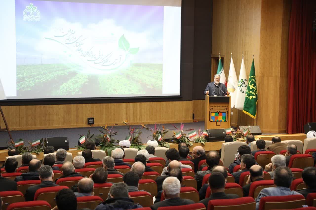 آلبوم تصویری / آغاز روند احداث پروزه گلخانه پنجاه هکتاری در شهرستان خوی
