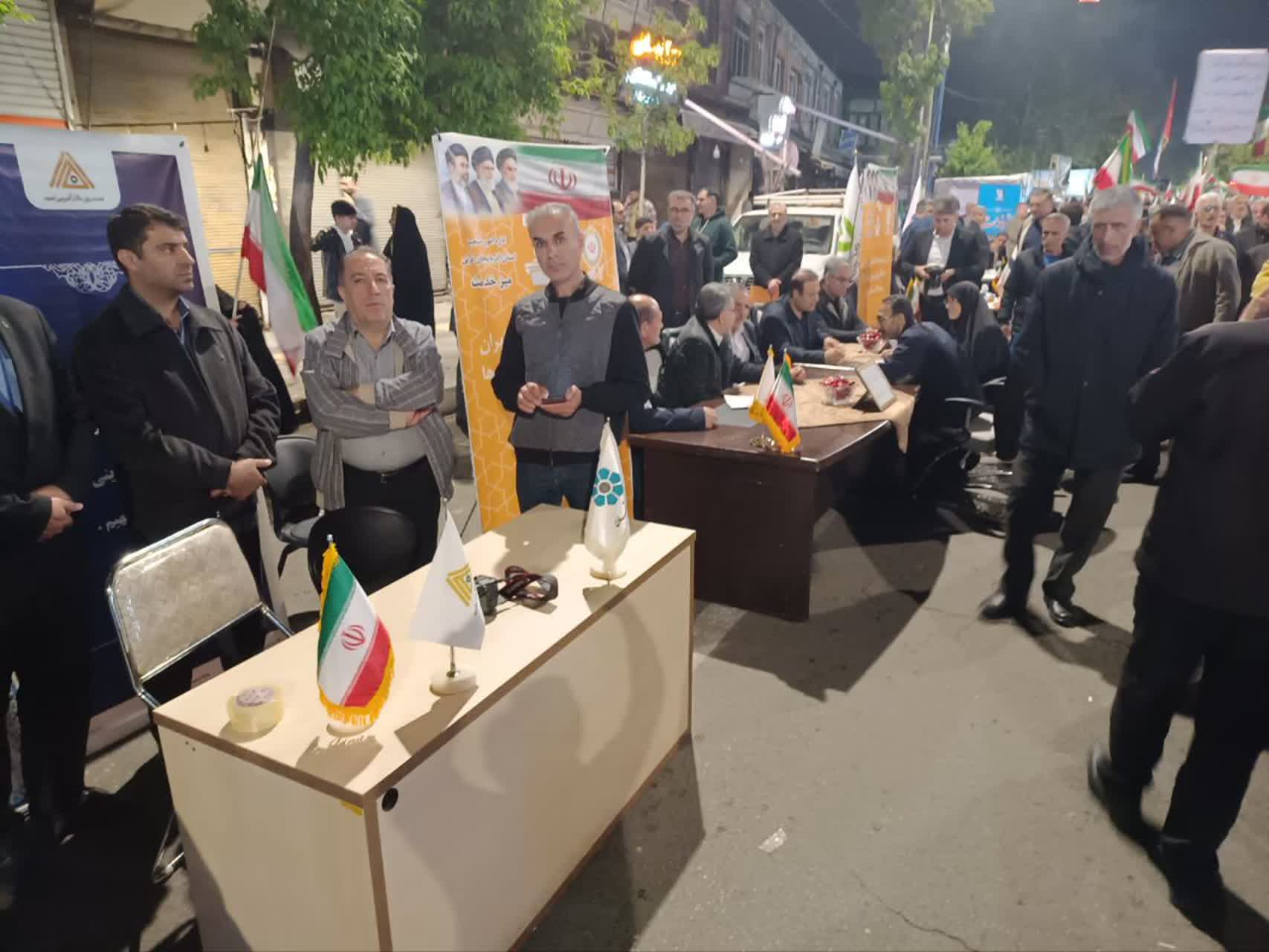 حضور مدیران اقتصادی و بانکی آذربایجانغربی در میز خدمت رزمگاههای شبانه ارومیه + تصاویر