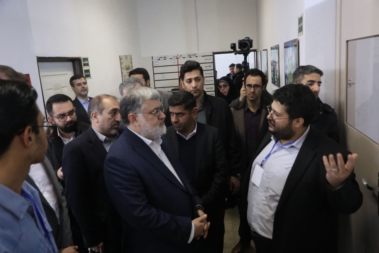 بازدید استاندار آذربایجانغربی از رویداد بوت کمپ بازی سازی سازمان فضای مجازی سراج در ارومیه + تصاویر