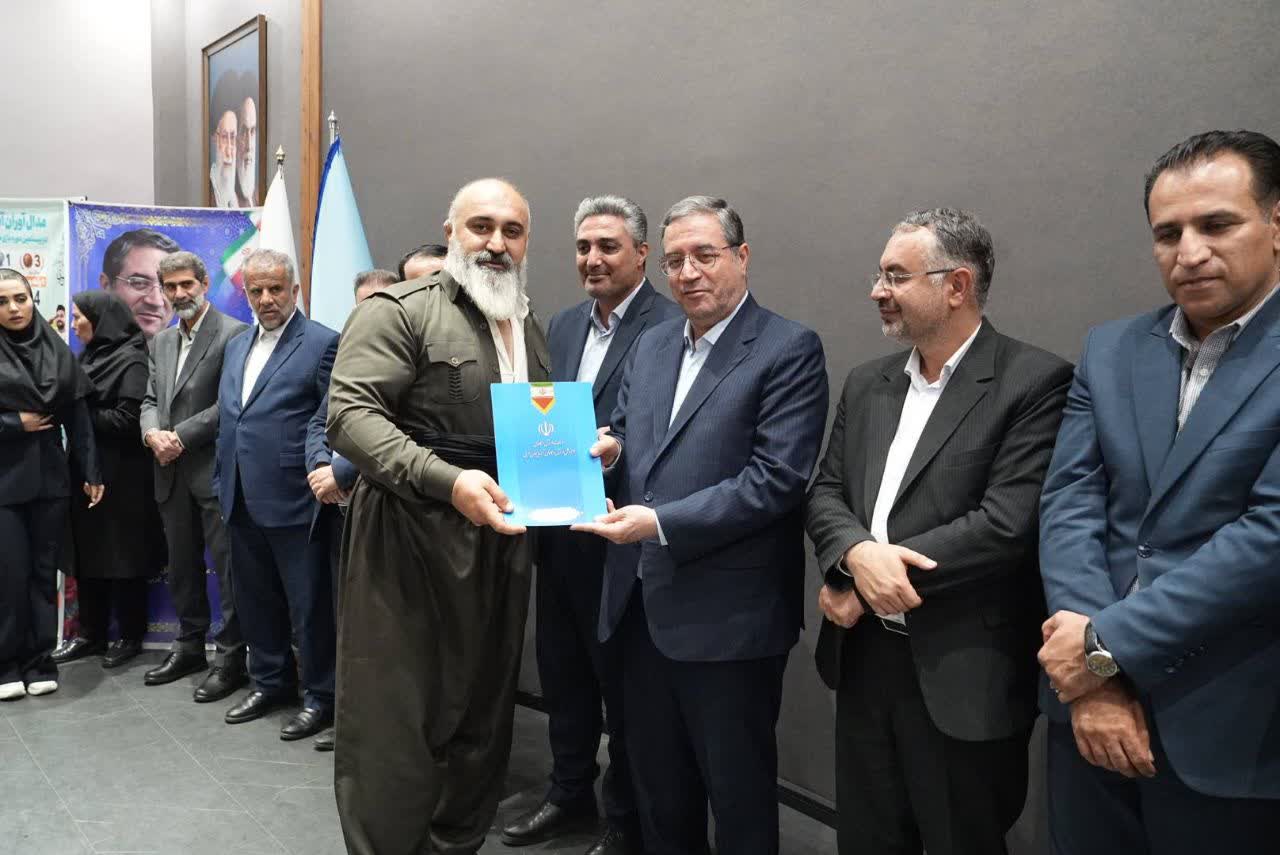 آلبوم تصویری / تجلیل از قهرمانان و ورزشکاران ناشنوای آذربایجان‌غربی
