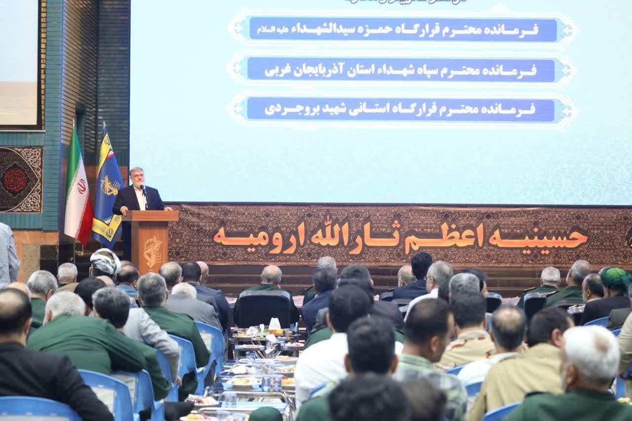 آلبوم تصویری / برگزاری آیین تکریم و معارفه فرمانده قرارگاه حمزه سیدالشهدا (ع)، فرمانده سپاه شهدا و فرمانده قرارگاه استانی شهید بروجردی سپاه