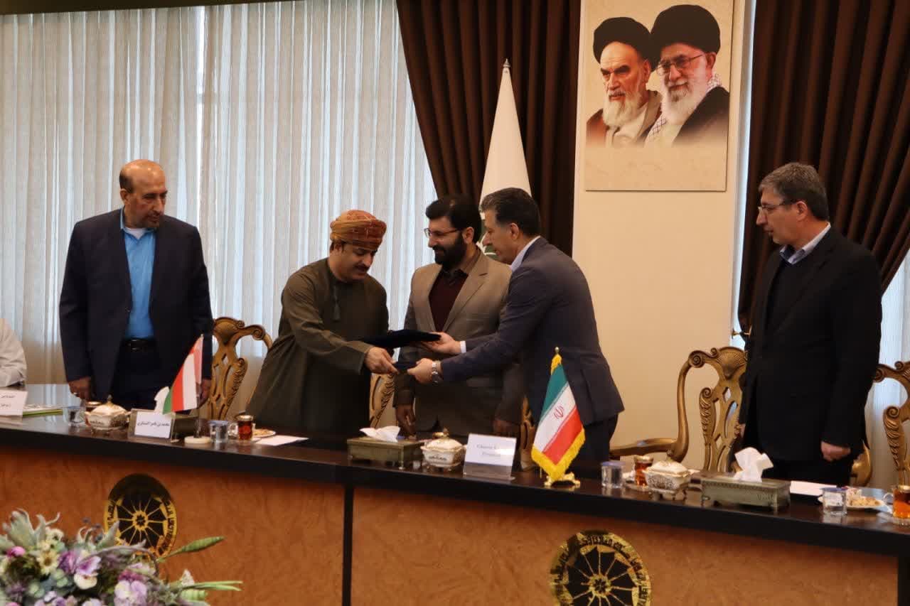 امضای تفاهمنامه همکاری اقتصادی اتاق بازرگانی ارومیه با اتاق بازرگانی استان شرقیه شمالی عمان + تصاویر