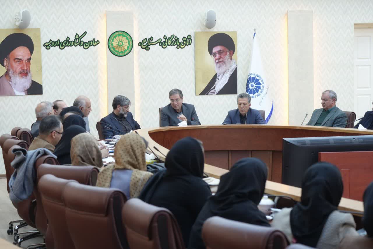 برگزاری جلسه بررسی مسائل و مشکلات بانوان کارآفرین و فعال اقتصادی آذربایجانغربی + تصاویر