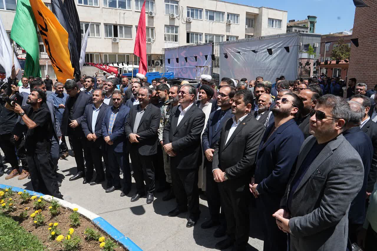 اهتزاز پرچم حسینی در ارومیه همزمان با آغاز ماه محرم + تصاویر