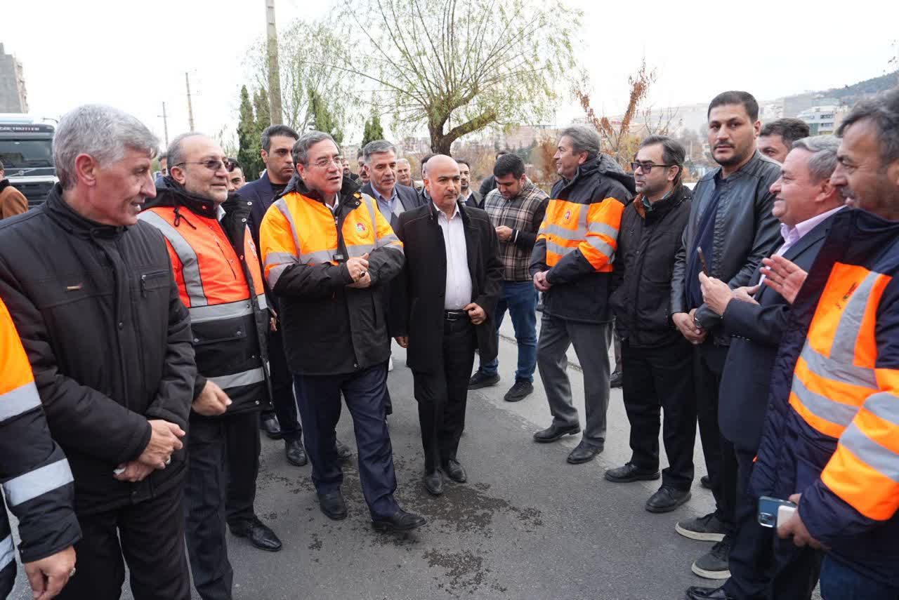 برگزاری آیین رژه نمادین 350 دستگاه ناوگان حمل‌ونقل جدید وارداتی آذربایجان‌غربی + تصاویر