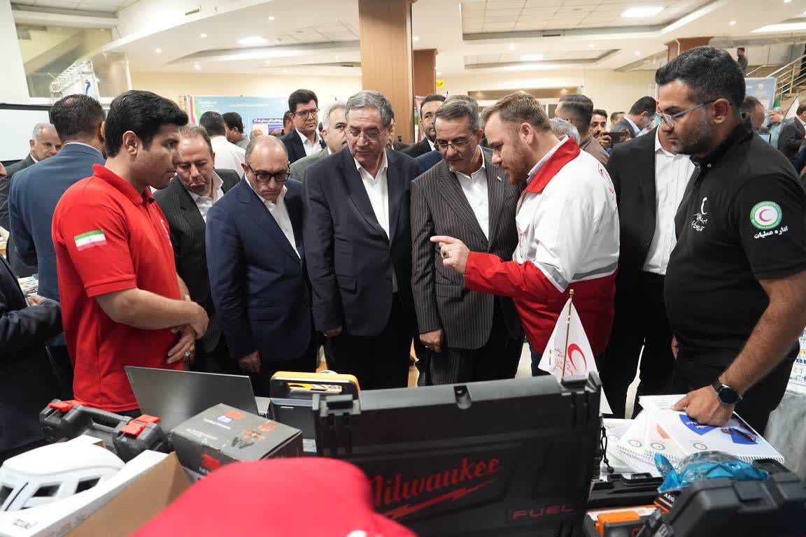 بازدید معاون رئیس‌جمهور و استاندار آذربایجان‌غربی از نمایشگاه دستاوردهای دستگاه‌های اجرایی + تصاویر