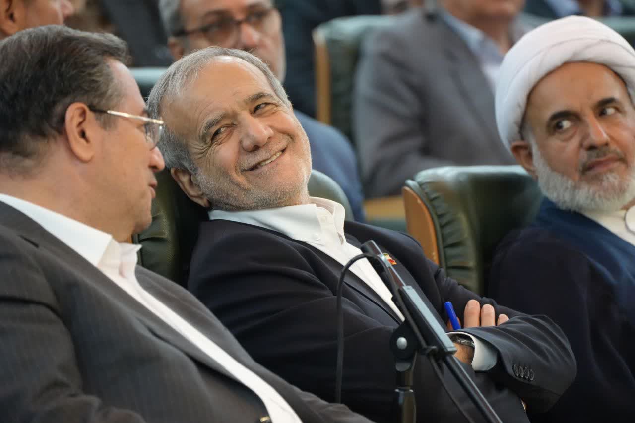 آلبوم تصویری / نشست رئیسجمهور پزشکیان با سرمایهگذاران و فعالان اقتصادی آذربایجانغربی