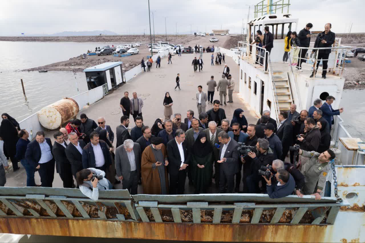 آلبوم تصویری / بازدید معاون رئیس‌جمهور و استاندار آذربایجان‌غربی از دریاچه ارومیه