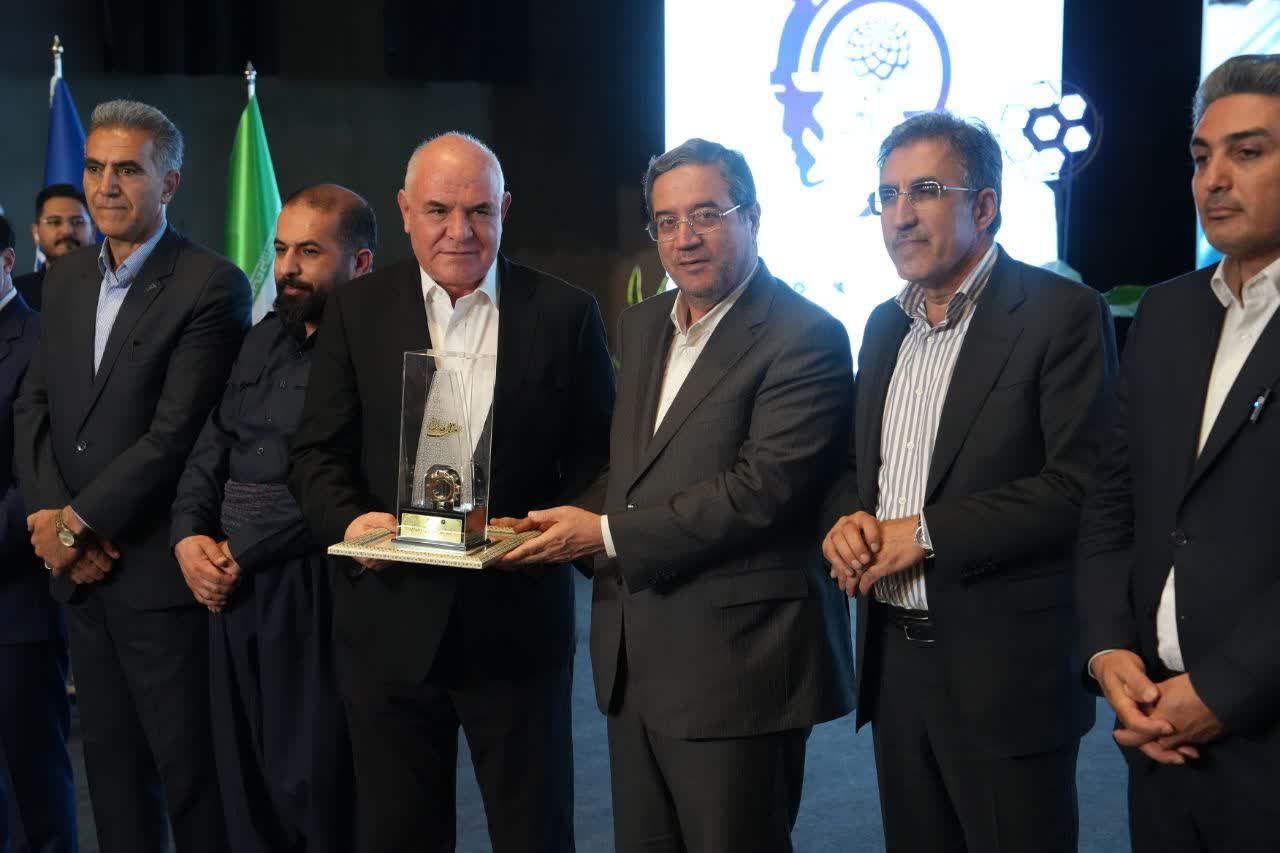 برگزاری آیین تجلیل از صنعتگران، معدنکاران و پیشکسوتان عرصه تولید در آذربایجانغربی + تصاویر