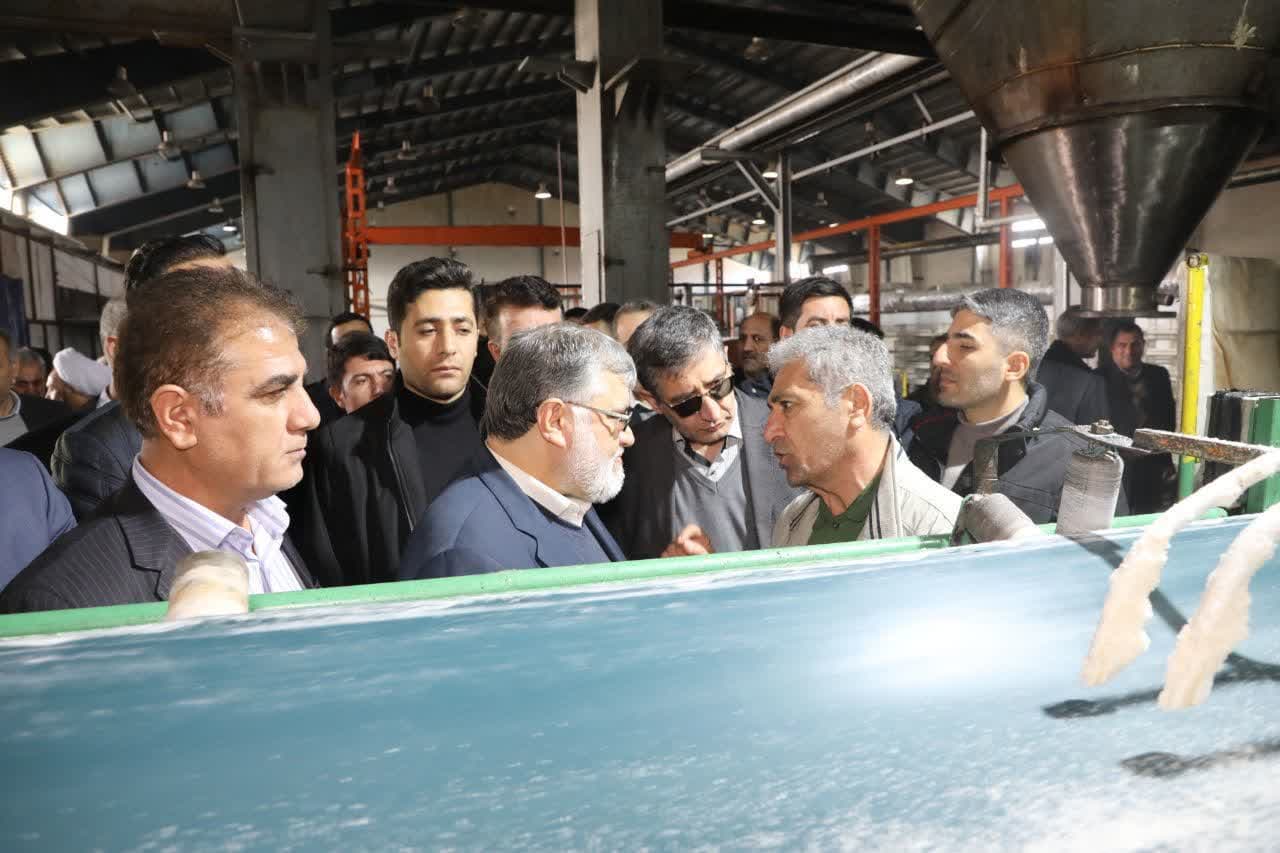 بازدید استاندار آذربایجانغربی از واحد تولیدی تصفیه شکر در شاهین دژ