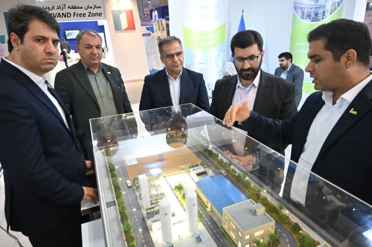 بازدید معاون هماهنگی امور اقتصادی استاندار آذربایجانغربی از نمایشگاه بورس، بانک و سرمایه گذاری کیش