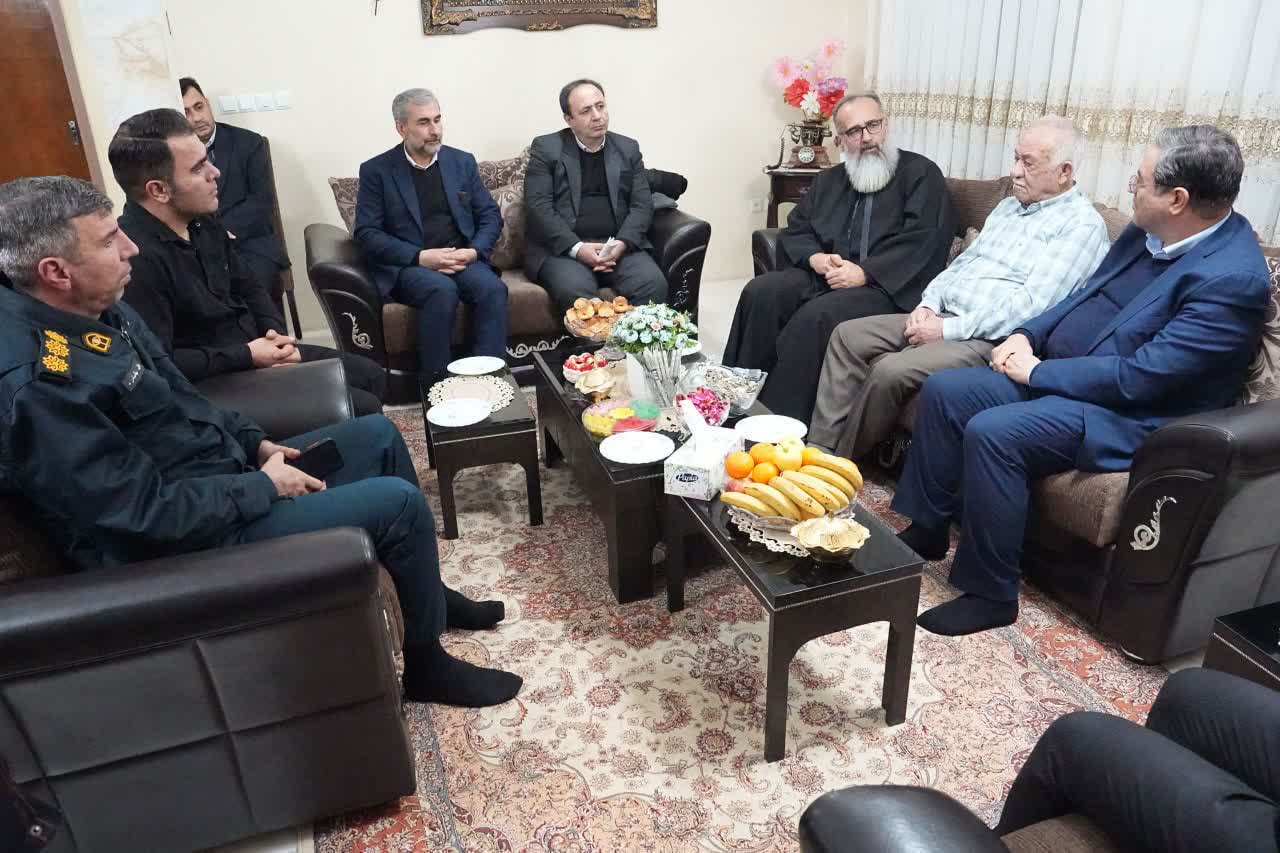 دیدار استاندار آذربایجان‌غربی با خانواده شهید آشوری سرگون آکویانس + تصاویر