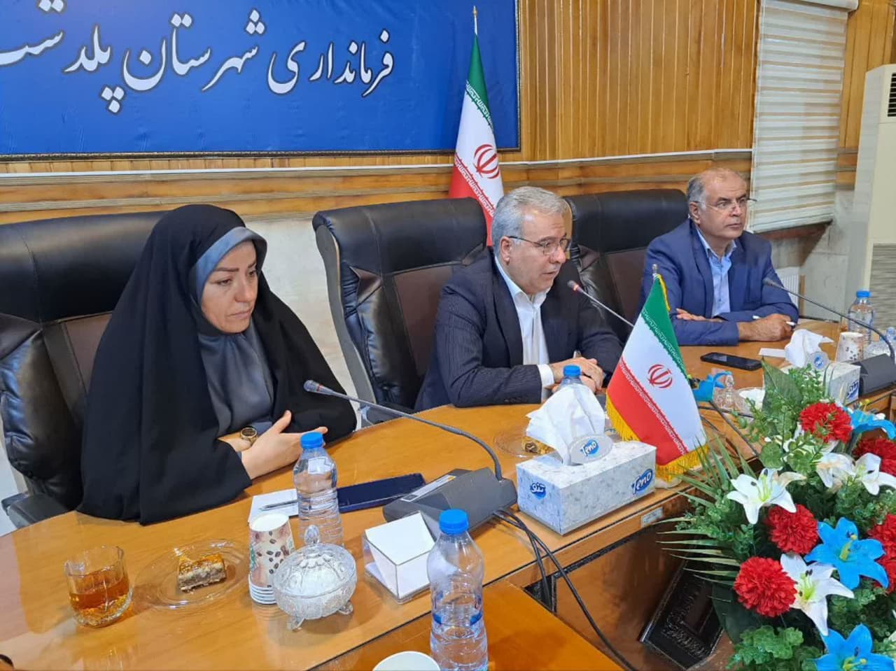 برگزاری نشست معتمدین و فعالین سیاسی پلدشت با معاون سیاسی و اجتماعی استاندار آذربایجانغربی