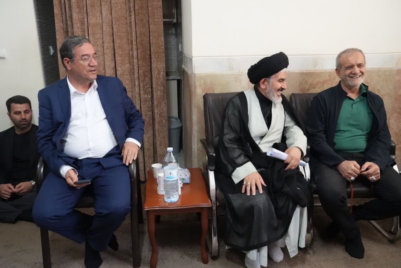 حضور رئیسجمهور در نماز جمعه ارومیه + تصاویر