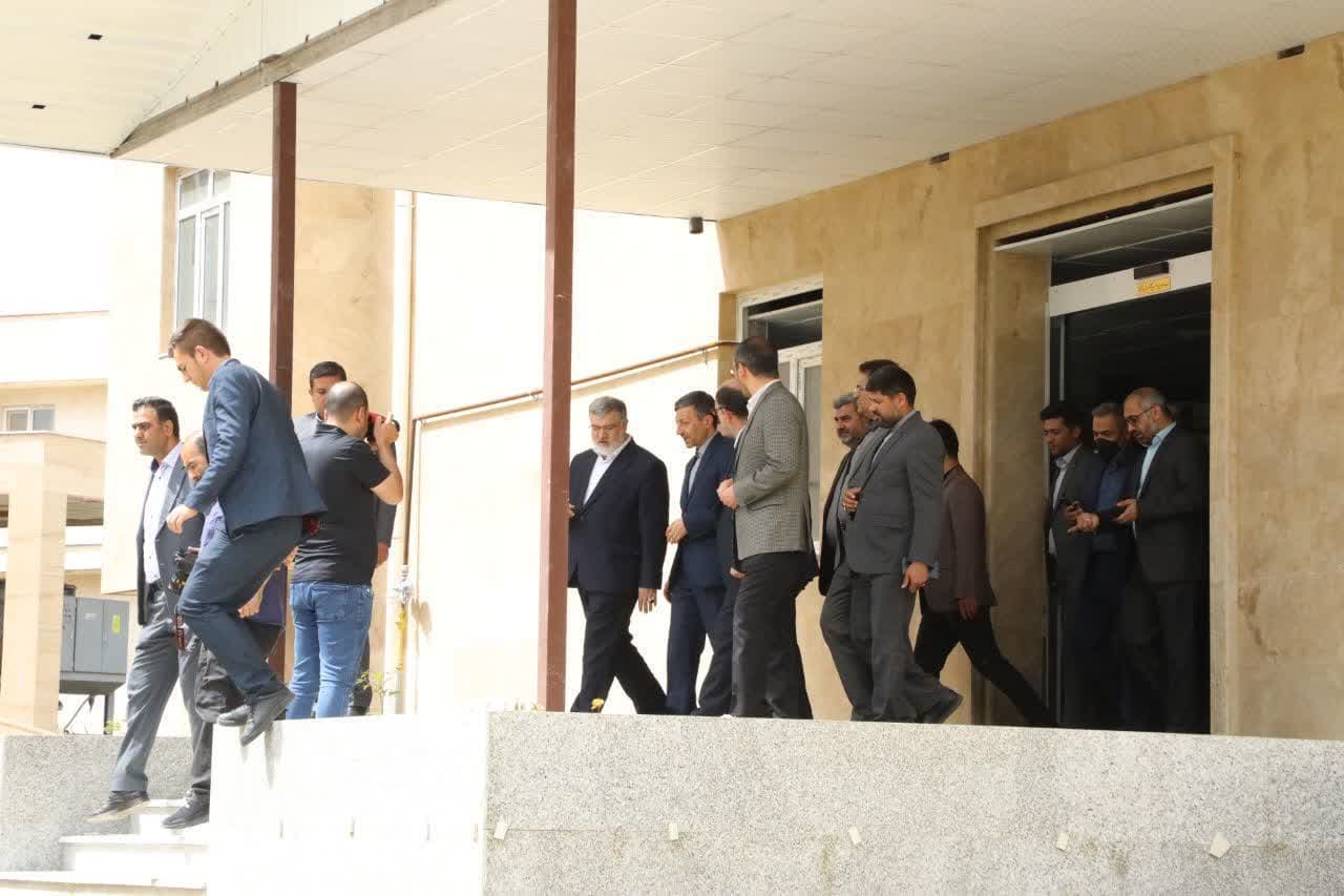 بازدید رئیس بنیاد مستضعفان انقلاب اسلامی و استاندار آذربایجان از روند احداث ساختمان مرکز همودیالیز خیرین سلماس + تصاویر