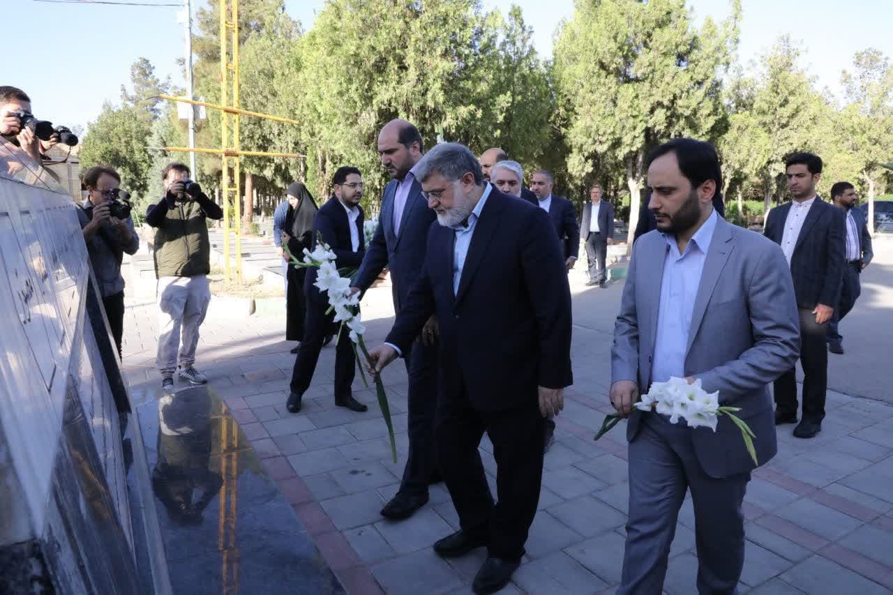 معاون اجرایی رئیس جمهور و سخنگوی دولت وارد ارومیه شدند + تصاویر