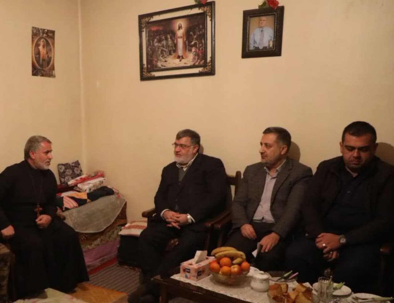 دیدار استاندار آذربایجانغربی با خانواده دو مسیحی در ارومیه