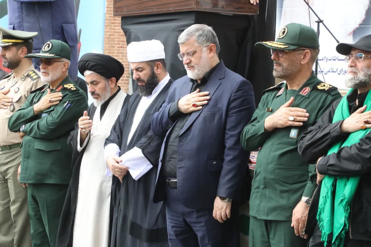 آلبوم تصویری / برگزاری مراسم تشییع پیکر مطهر 23 شهید هشت سال دفاع مقدس در ارومیه